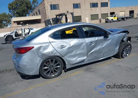 2018 Mazda Mazda3 Touring z USA, uszkodzony, nr VIN 3MZBN1V32JM179740